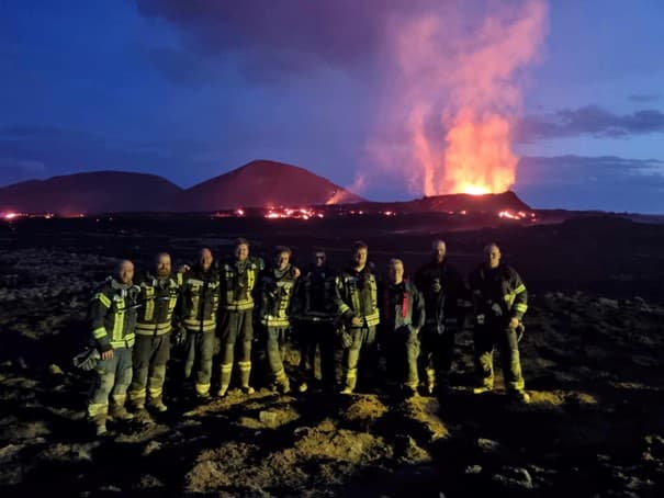 Slökkviliðsmenn hjá Slökkviliði Borgarbyggðar börðust við gróðurelda við gosstöðvarnar á Reykjanesskaga